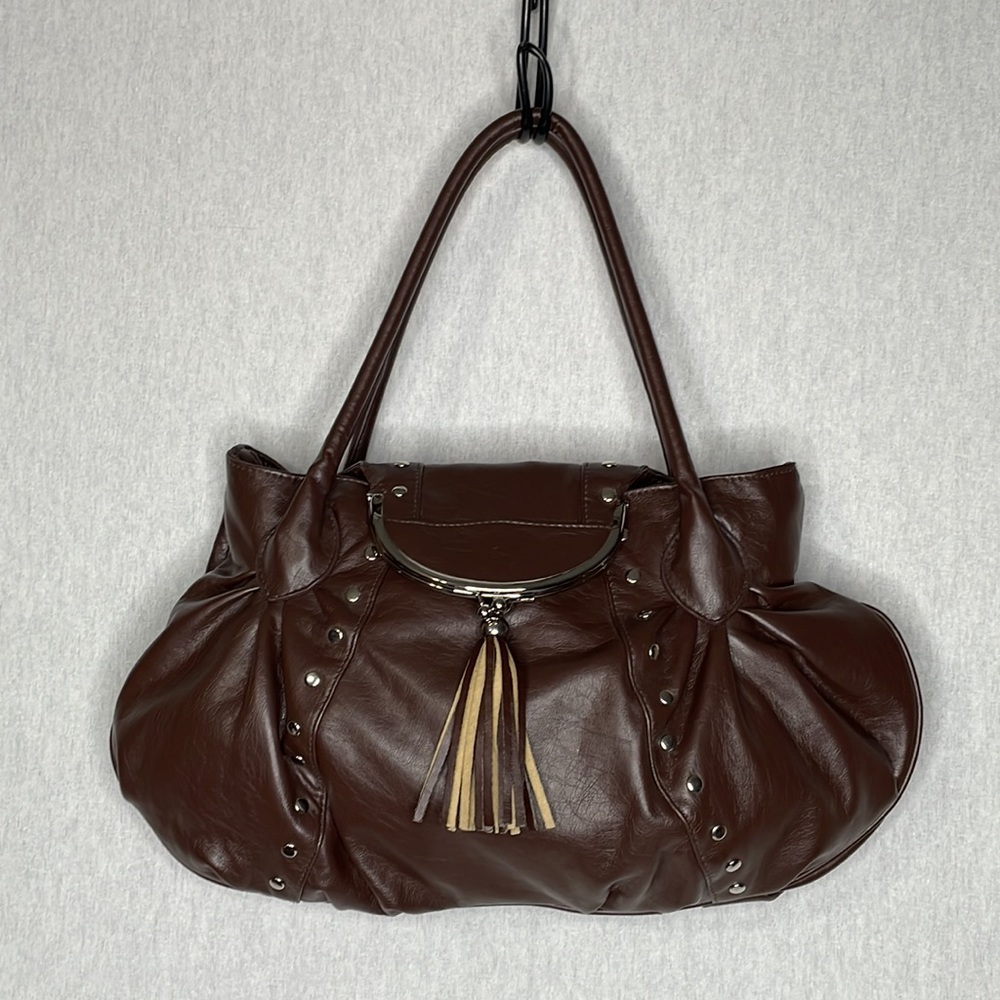 No brand, spacious  shoulder bag
